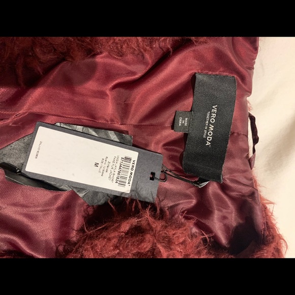 burgundy faux fur jacket - Picture 2 of 3